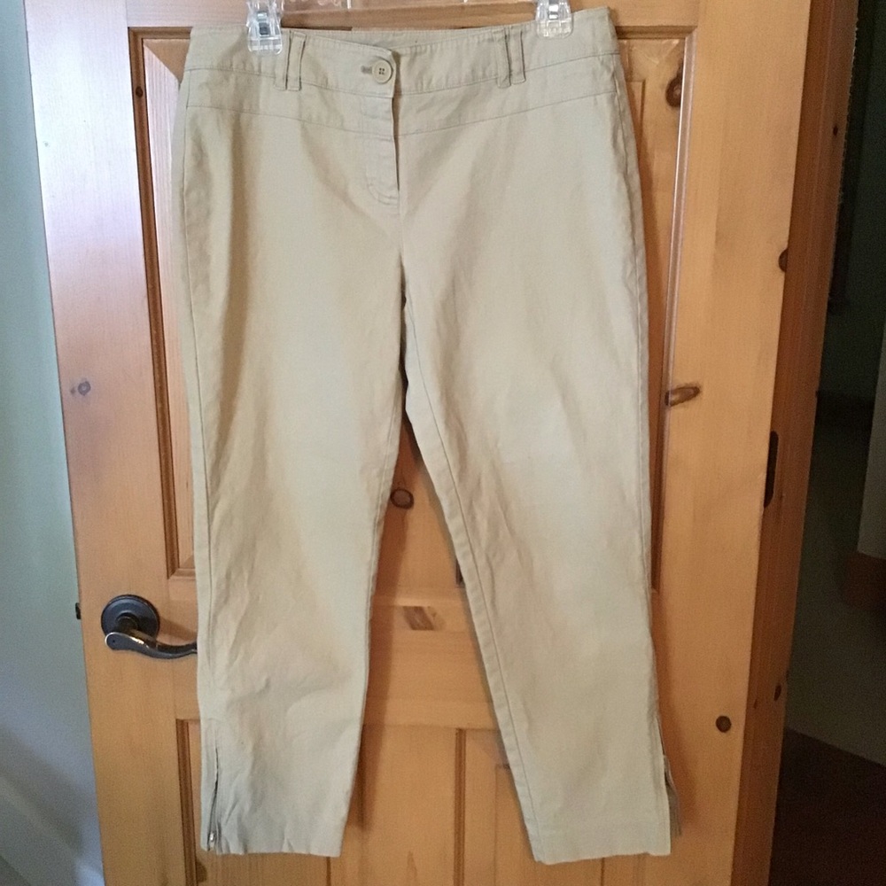🚨5/$25 New York & Company Beige Cropped Ankle Pants